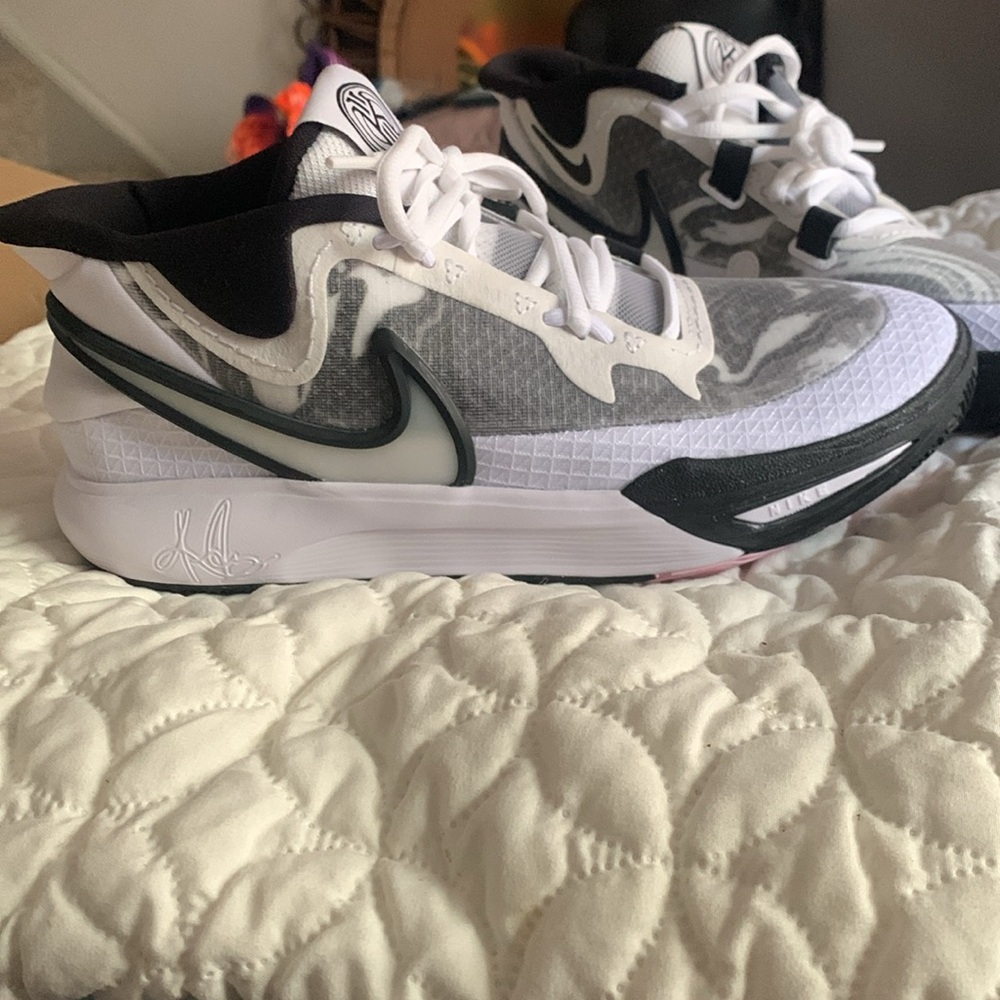 Kyrie Nike tennis shoes